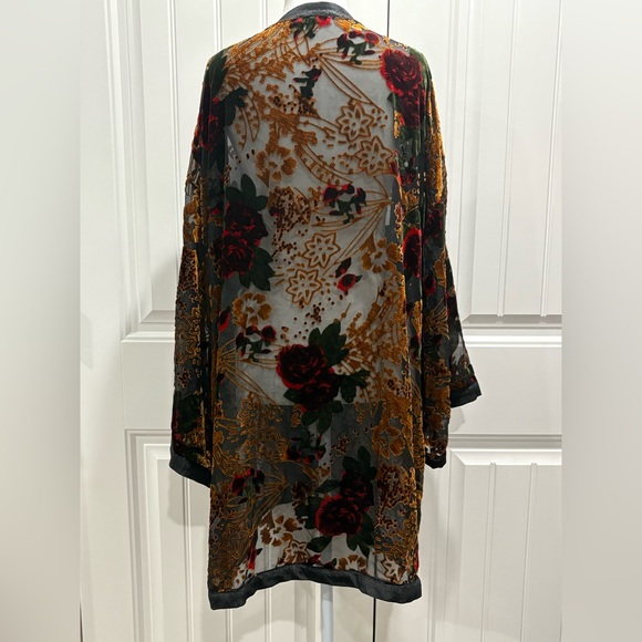 Baltic Born Velvet Kimono with Floral Design Size L/XL - Picture 2 of 10